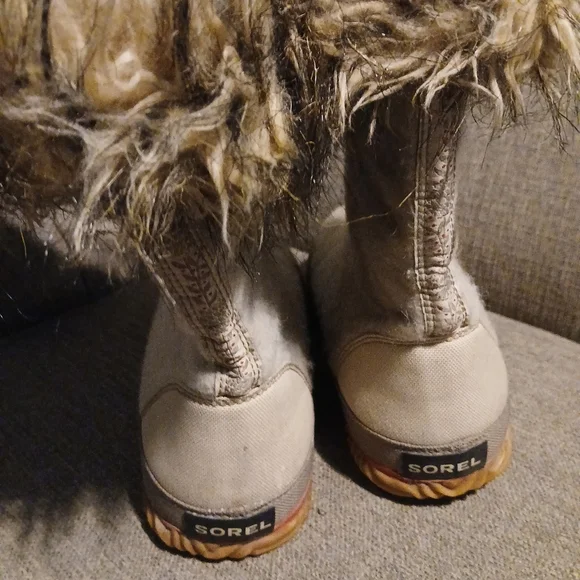 Sorel Womens Faux Fur, Tan Boots. Size 10 - Picture 3 of 16